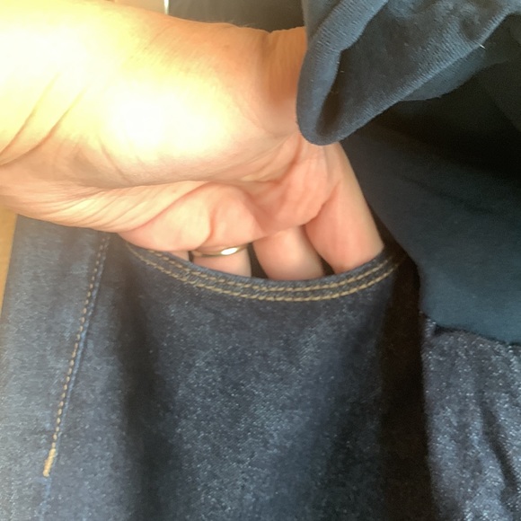 Articles of Society women’s maternity dark blue, jean pants. - Picture 3 of 9